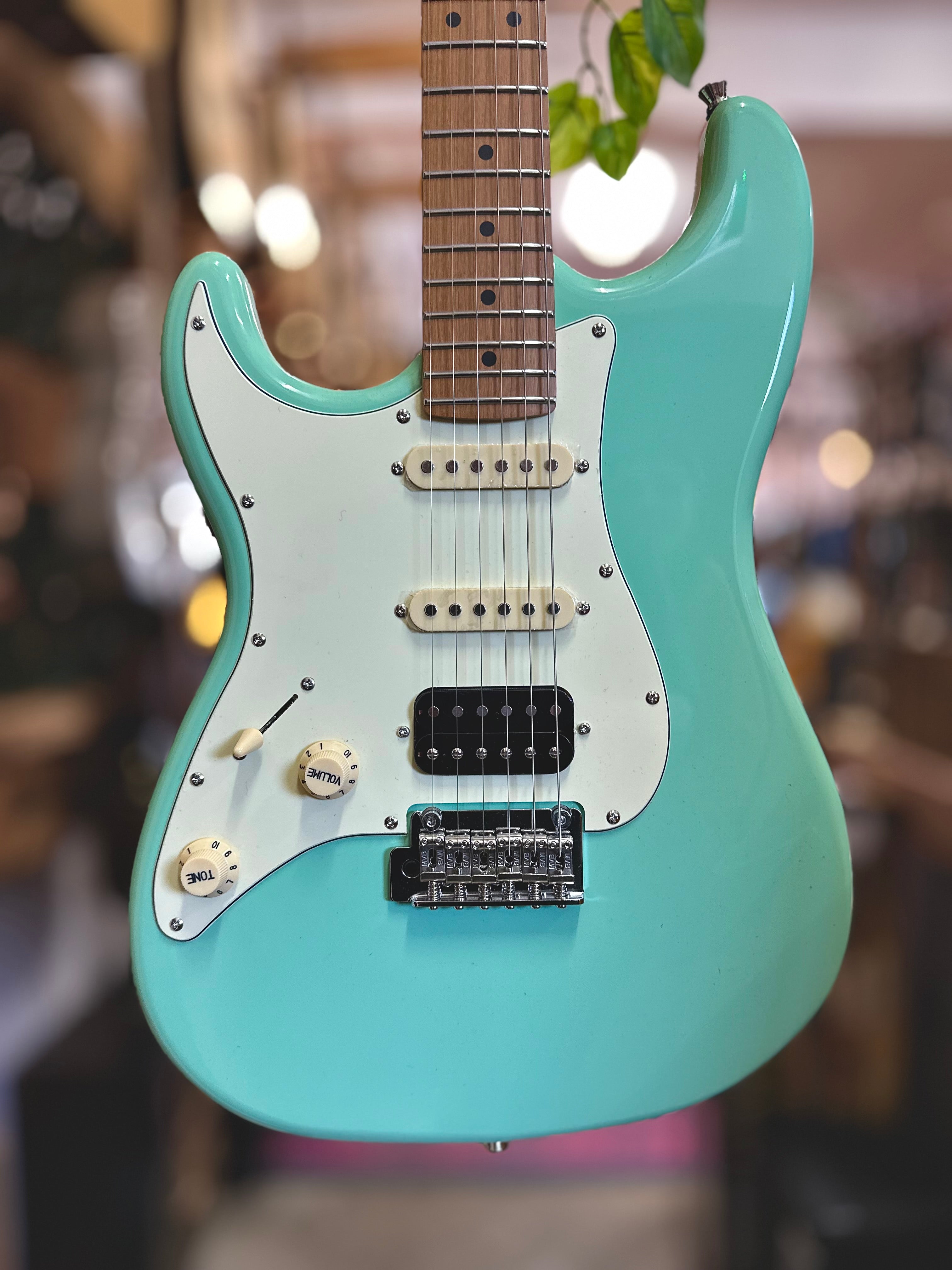 Jet Guitars | JS-400 HSS | Lefty | Surf Green Jet Guitars | JS-400 HSS | Lefty | Surf Green